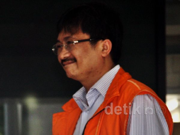 Eks Kepala SKK Migas Nyoblos di TPS KPK Eks Kepala SKK Migas Nyoblos di TPS KPK