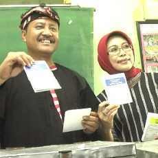 Gus Ipul Pertama Kali Nyoblos di Jawa Timur