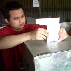 Tahanan Polrestabes Surabaya Difasilitasi Melakukan Coblosan