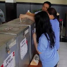 Napi Rutan Medaeng Rela Antre untuk Gunakan Hak Pilih