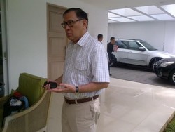 Pakai Baju Kotak-Kotak, Agus Marto Nyoblos di Ragunan