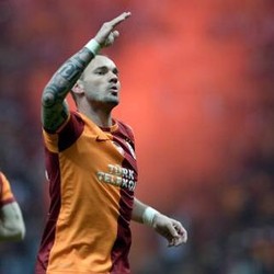 Ditawar MU Musim Panas Lalu, Sneijder Menolak