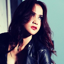 Jomblo, Begini Cara Si Seksi Shinta Aprilia Puaskan Diri