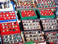 Pasar Loak Krian Sidoarjo, Surga Batu Akik Sampai Barang Second