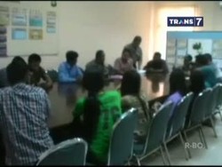 Wanita-wanita Muda Ini Diamankan karena Menjadi Siluman TPS