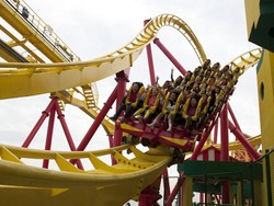 5 Roller Coaster Favorit Pilihan Pembaca