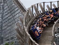 6 Roller Coaster Kayu Paling Keren di Amerika