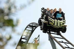 Unik! Ada 5 Roller Coaster LEGO di Dunia