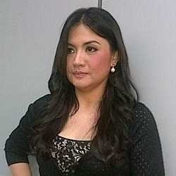 Cornelia Agatha dan Sony Masih Nonton DVD Bareng Setelah Cerai