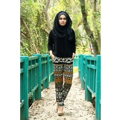 Hijab Style: Gaya Edgy Si Cantik Riski Putri Malida