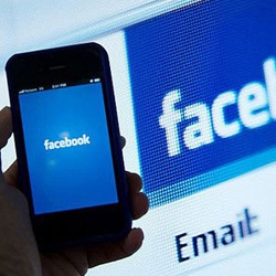 Baterai iPhone Anda Boros? Mungkin Facebook Penyebabnya