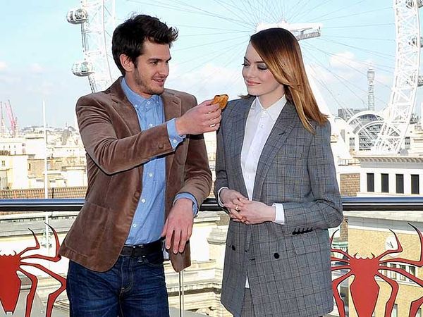 Emma Stone dan Andrew Garfield Mesra di London