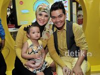 Kompaknya Keluarga Kecil Indra Bekti