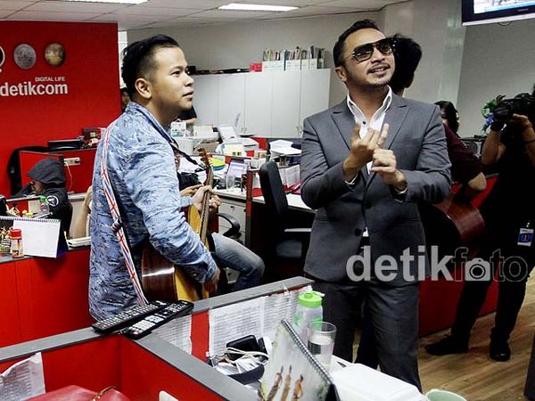 Nyanyi Bareng Nidji di Tamu Detik