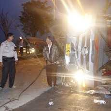 Bus Mira Terbalik di Raya Trosobo, Satu Penumpang Tewas
