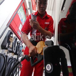 Hatta Lebih Pilih Kendalikan Harga BBM daripada Menaikkannya