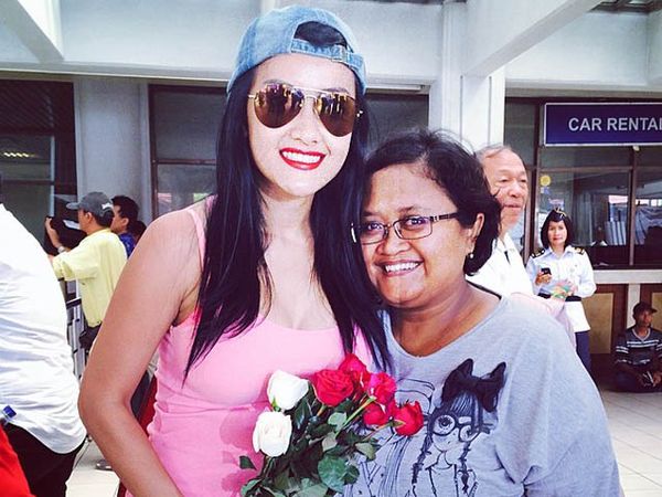 Julia Perez Seksi di Bandara