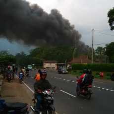Pabrik PMA Korea di Pasuruan Terbakar, Warga Dilarang Mendekat