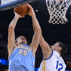 Dikalahkan Nuggets, Warriors Belum Bisa Kunci Tiket Playoff