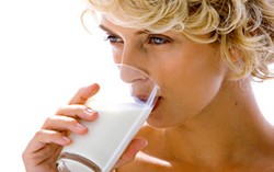 Lengkapi Sarapan dengan Segelas Susu untuk Cegah Radang Sendi Lutut