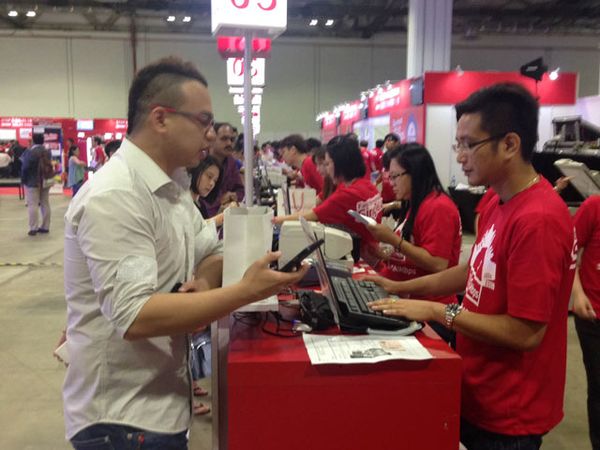 Geliat Fans Galaxy S5 di Negeri Singa