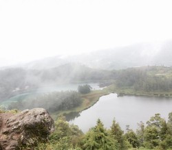 Telaga Warna dari Batu Ratapan Angin, Cantik Banget!