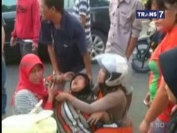 Tabrak Pick Up, Ibu dan Anak Kritis