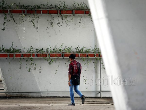 Kolong Jembatan Slipi Bersih dari Coretan