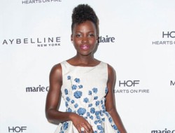 Gaya Rambut Terbaru Lupita Nyongo dengan Jambul