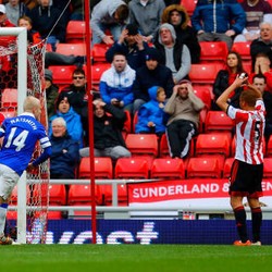 Gol Bunuh Diri Brown Antar Everton ke Empat Besar