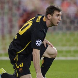 Messi Dikritik, Messi Dibela