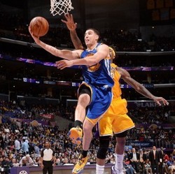 Kalahkan Lakers, Warriors Amankan Tiket Playoff