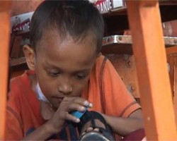 Kisah Yunus, Bocah 8 Tahun yang Bekerja Menyemir Sepatu untuk Obati Kanker