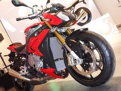 Motor Telanjang BMW Mulai Menggoda