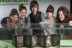 Dari Benda-benda Kuno, Para Remaja Belajar Pendidikan Seks