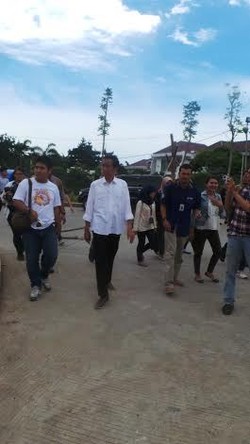 Libur Safari Politik, Jokowi Tinjau Bebek Goreng dan Waduk Pluit