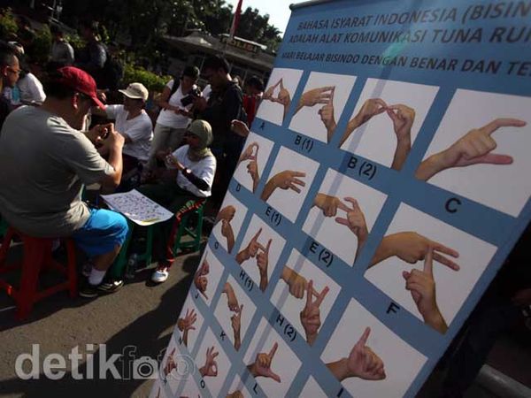 Sosialisasi Bahasa Isyarat Tuna Rungu