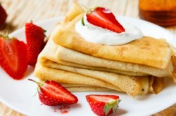 Yummy! Crepe Strawberry Enak Bisa Dibuat dengan 4 Langkah Mudah Ini