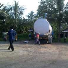 Rumah Warga Diduga Jadi Gudang Penimbunan Semen Milik PT Bosowa