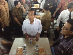Disanjung Pedagang, Jokowi: Nggak Usah, yang Penting Dagangan Laku!