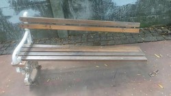 Bangku Taman yang Besinya Digasak Maling di Jl Sudirman Belum Diperbaiki