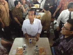 Jokowi Resmikan Foodcourt di Blok G Pasar Tanah Abang