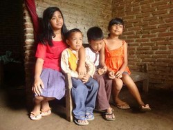 Bantuan untuk Lena dan Tiga Adiknya Mulai Datang dari Donatur