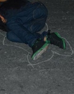 Patroli Polisi di Pekanbaru Temukan Mayat Berlumuran Darah di Jalan