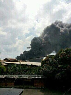Pabrik Plastik di Jakbar Terbakar, Asap Membubung Tinggi