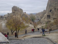 Kota Batu Ala Film Flinstones Sungguhan Ada di Turki