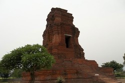 Mengagumi Sisa Majapahit di Candi Brahu, Trowulan