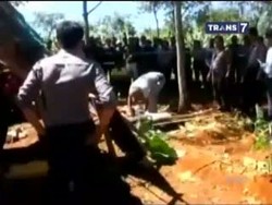 Mayat Wanita Cantik Ditemukan di Kebun