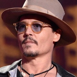 Johnny Depp Mengaku Suka Telanjang Saat Tidur