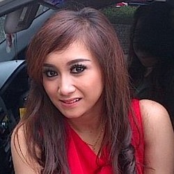 Lepas Jilbab, Sefti Sanustika Tak Laku di Kampanye Pemilu